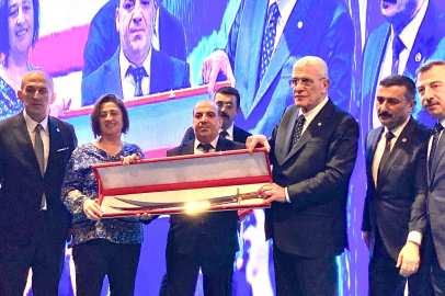 BURSA’DA SİYASET ÜSTÜ MESAJ: “KILINCIN KESKİN OLSUN GENEL BAŞKAN!”