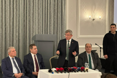 Davutoğlu Bursa’da Konuştu: “Dünya Yeni Bir Kırılmanın Eşiğinde, Üçüncü Dünya Savaşı Fiilen Başlamıştır”