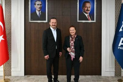 Ünlü Sanatçı Sabahat Akkiraz’dan Yavuz Ağıralioğlu’na ziyaret