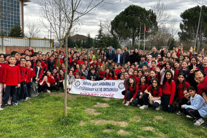 Minik Eller Toprağa Can Verdi