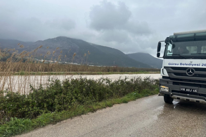 Karahıdır Mahallesi’nde Su Kanalı Taştı: Ekipler Seferber Oldu