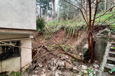 Bursa'da korkutan olay! İstinat duvarı yıkıldı