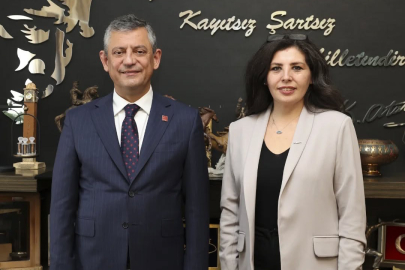 Aydınlanma Vurgusuyla Kritik Ziyaret: Köy Enstitülülerden Özgür Özel’e Net Mesaj