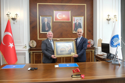 Bakan Uraloğlu Çorum Belediyesi’ni ziyaret etti